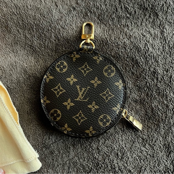 LOUIS VUITTON MONOGRAM ROUND COIN WALLET POCHETTE ACCESSOIRES - Picture 2 of 12